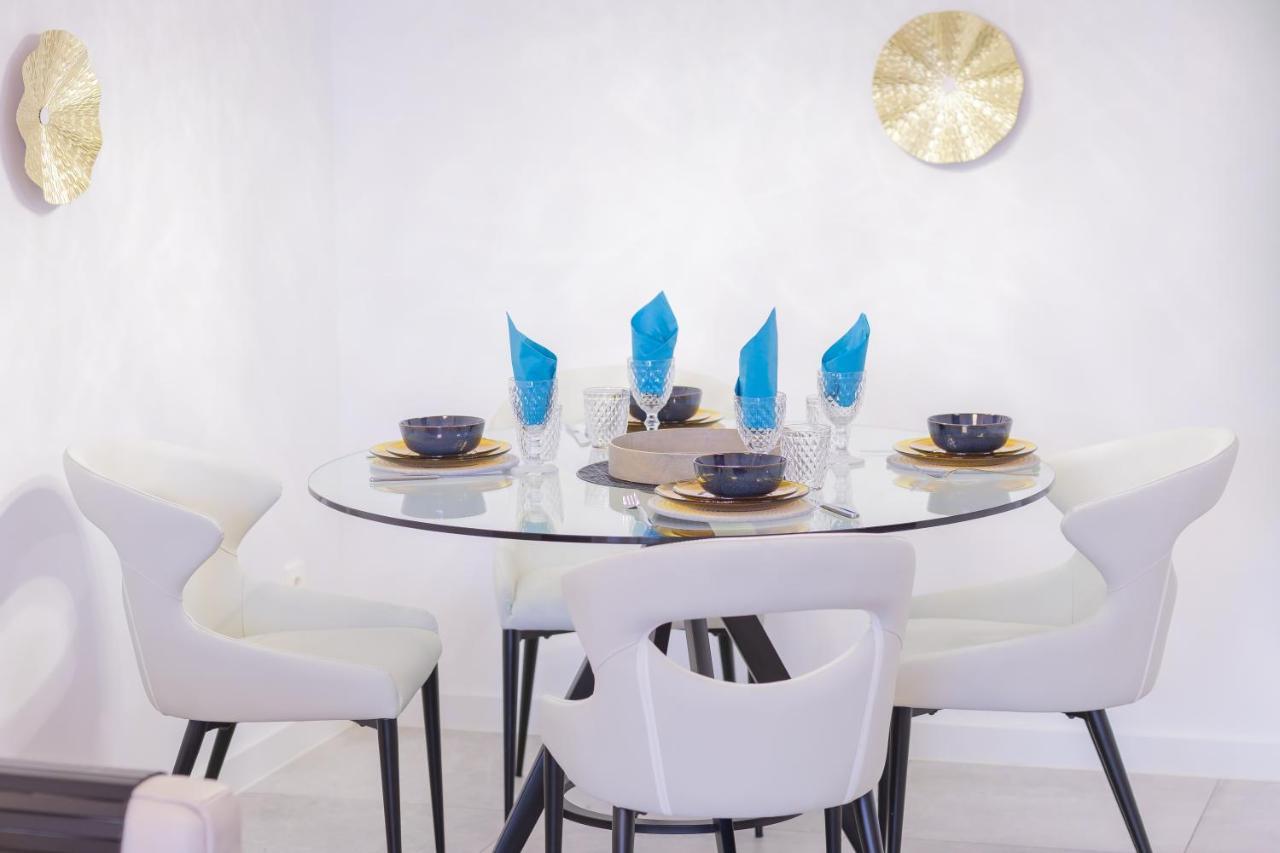 Marbella Luxury Brand New 2-Bedroom Apartment, 3 Min Walk To The Beach! 외부 사진