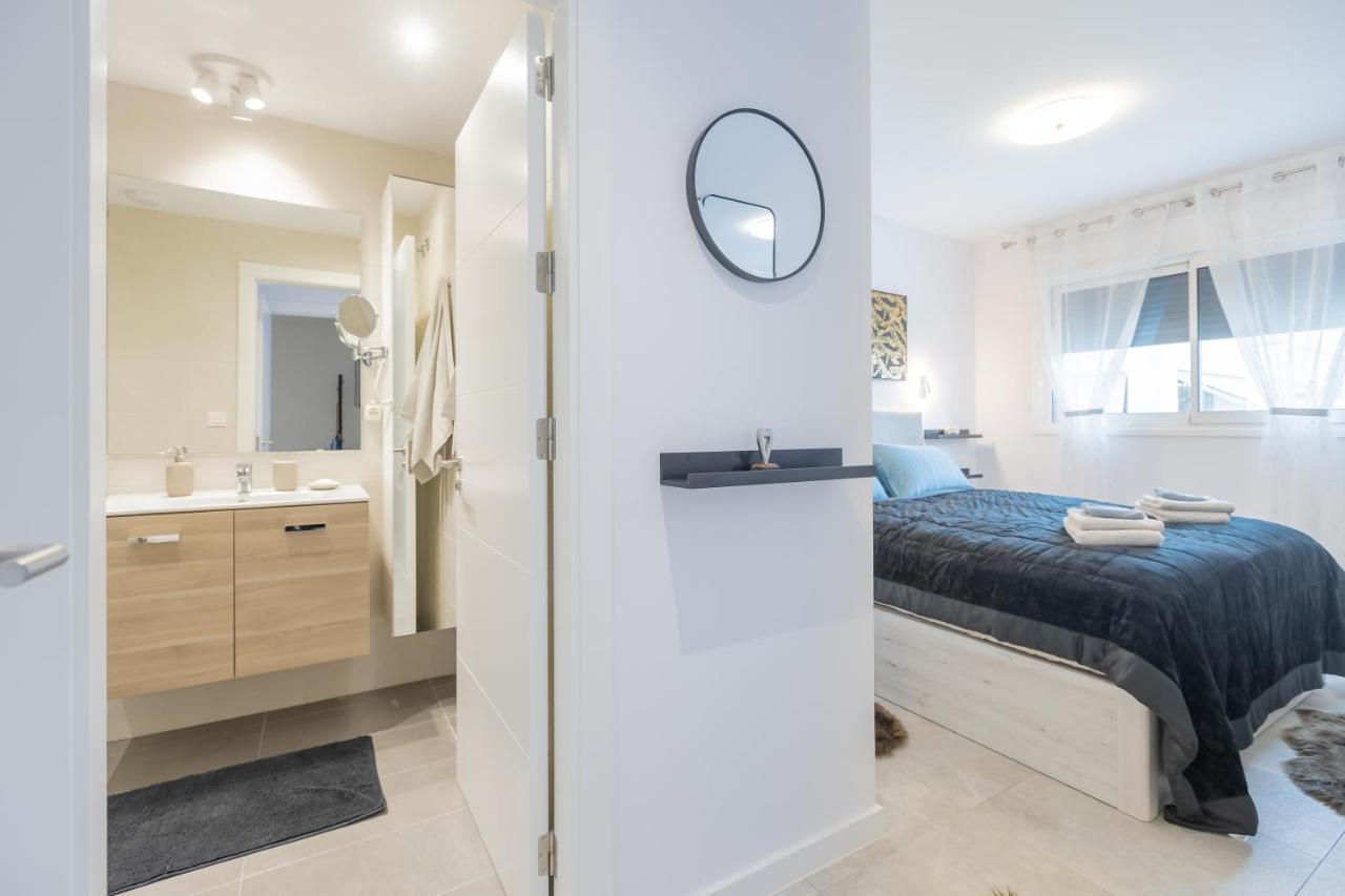 Marbella Luxury Brand New 2-Bedroom Apartment, 3 Min Walk To The Beach! 외부 사진