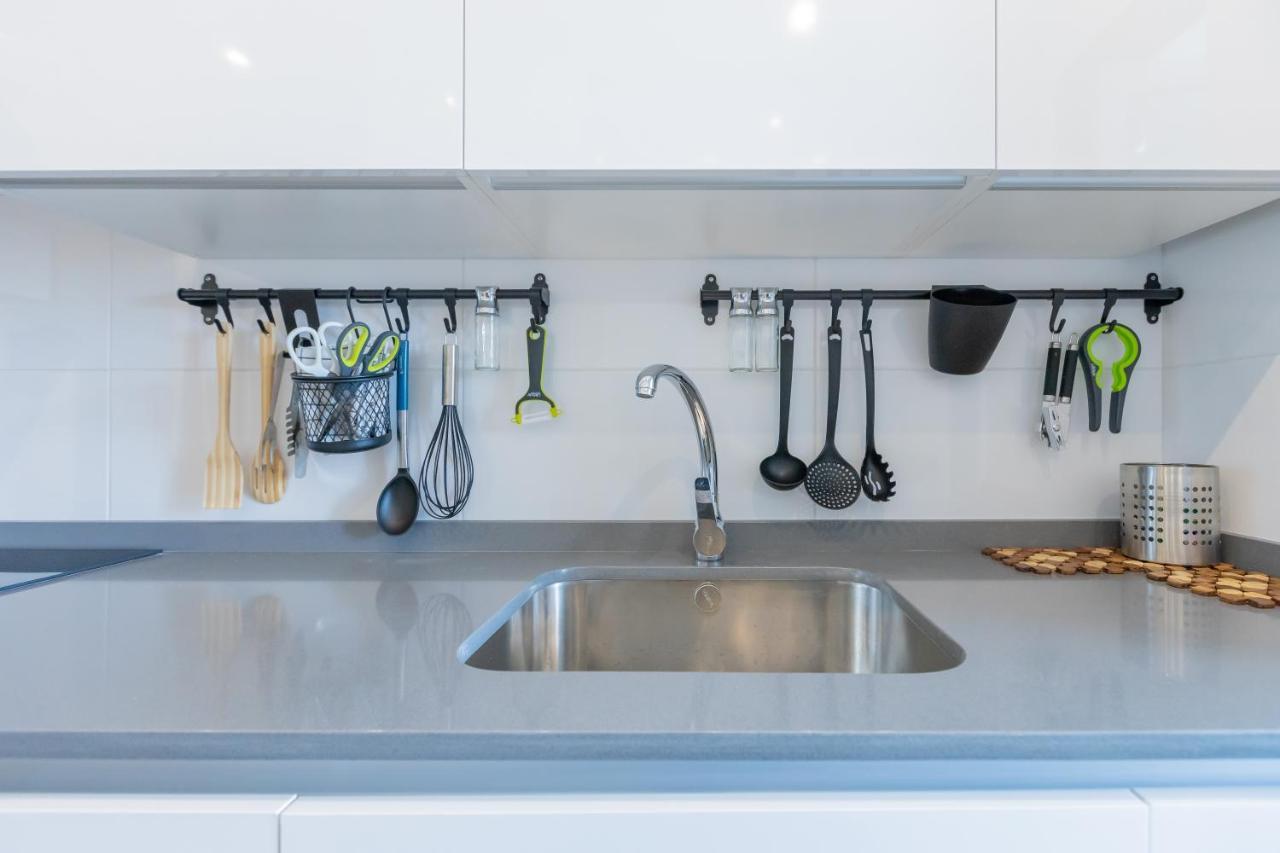 Marbella Luxury Brand New 2-Bedroom Apartment, 3 Min Walk To The Beach! 외부 사진
