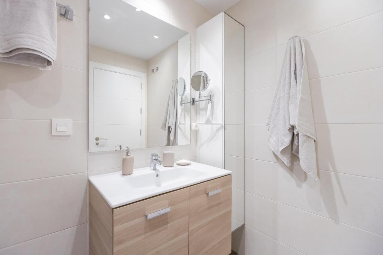Marbella Luxury Brand New 2-Bedroom Apartment, 3 Min Walk To The Beach! 외부 사진