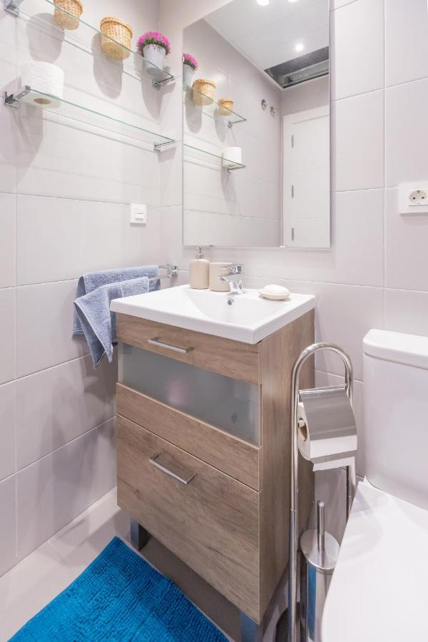 Marbella Luxury Brand New 2-Bedroom Apartment, 3 Min Walk To The Beach! 외부 사진